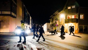 Všetko, čo vieme o vrahovi s lukom a šípmi, ktorý v Nórsku zabil piatich ľudí