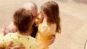 VIDEO plné emócií! Robbie Williams oddelený od svojich detí!