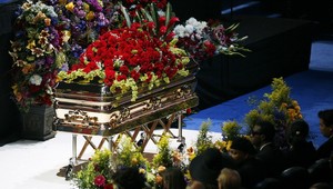 Telo Michaela Jacksona je stále v márnici