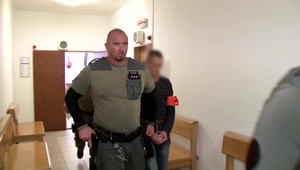 Vadilo mi jej chrápanie. Bránil sa na súde muž, ktorý zavraždil svoju matku sekerou. Dostal 18 rokov