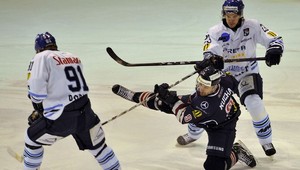 Slovan ničí súperov údermi s klaksónom