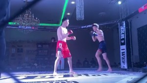 Bojovník nepovoľoval zovretie, rozhodca ho začal škrtiť