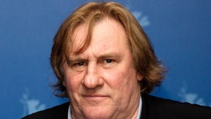 Škandál slávneho herca! Mladučká herečka ho obvinila z opakovaného znásilnenia!