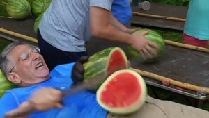 VIDEO: Do Guinnesovej knihy pribudol nový rekord. Svetový rekordman Furman ho dokázal melónom