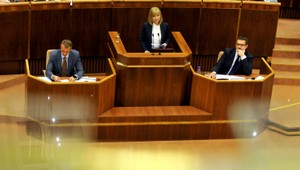 Zvolenská zostáva ministerkou, snaha opozície nevyšla