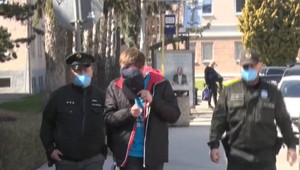 Prísna spravodlivosť: Mladík ukradol chlebíčky za vyše euro, odsúdili ho na šestnásť mesiacov