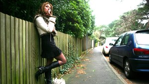 Učiteľ (33) zbil a a vyhodil z auta prostitútku, vraj nebol spokojný