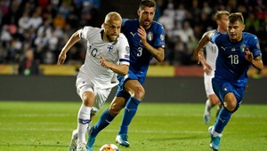 Čudný výkon rozhodcu. Taliani zdolali Fínov gólom zo spornej penalty
