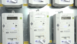 Elektrina na kredit vyriešila problém s neplatičmi. Aké benefity ponúka?