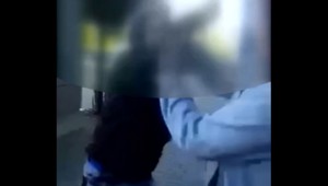 Stredoškoláci sa pobili na školskom výlete, jeden z nich skončil s krvavou tvárou