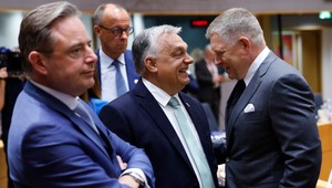 Samit lídrov EÚ opäť odhalili napätie medzi väčšinou členských krajín a Slovenskom s Maďarskom