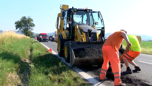 Jedna cesta, dve nehody, štyri havarované autá v rovnakom čase: Tak vyzerala kolízia na východe Slovenska