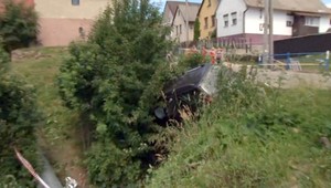 Auto zrazilo chlapca v Lendaku, do nemocnice ho transportoval vrtuľník