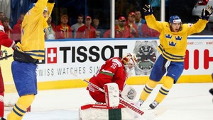Obhajca zo Švédska vyradil domáce Bielorusko, Fíni zastavili Kanadu