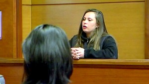 Chcela nakŕmiť prasce, obhádzala mäsom policajnú stanicu