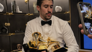 Zo skladníka ku Grammy! KTO je zlý zajačik, ktorý pokoril aj Brada Pitta?