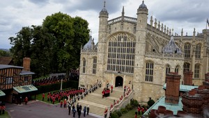 Obrad vo Windsore skončil. Rakvu s kráľovnou spustili do krypty