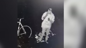 VIDEO: Poznáte tohto muža? Mal by vedieť viac o požiare podniku na pontóne brehu Dunaja