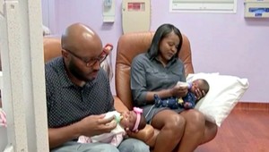 Raritné dvojčatá: Dievča a chlapec sa narodili dva týždne po sebe