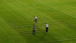 Duel Chorvátska s Talianskom poznačila svastika na ihrisku!