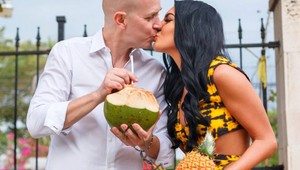 Prežívajú lásku ako hrom, okolie im neverí: Muža obviňujú, že si mladú krásku platí