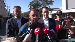 Brífing ministrov k útoku na základnej škole v Staškove