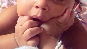 Ľudia si mysleli, že je to bábika! FOTO rozkošného dievčatka je hitom internetu