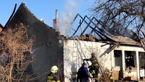 Kým spali, začalo v ich malom domčeku horieť. Požiar si všimli susedia