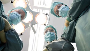 Nekonečné čakačky. Opozícia chce lehoty na operačné zákroky skrátiť