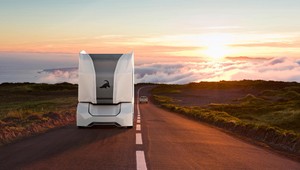 Vo Švédsku už testujú na komunikáciách autonómne nákladné vozidlá