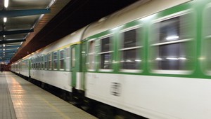 Muž (28) zhodil spolucestujúcu (†20) z nástupišťa pod vlak, zahynula