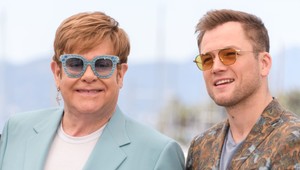 Elton John sa hnevá: Vatikán sponzoroval film Rocketman a teraz sa správa pokrytecky!