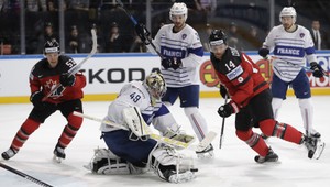 Kanada sa vytrápila s Francúzskom, Švédi zase s Lotyšmi