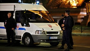 Nočná dráma: Po Eiffelovke evakuovali aj stanicu!