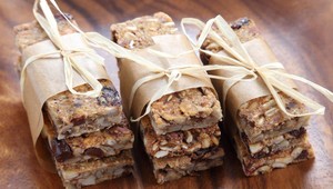 Chutné a zdravé raňajky pre deti aj dospelých: Po domácich musli tyčinkách sa len tak zapráši