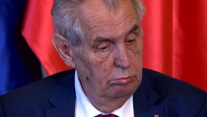 NAŽIVO: Demonštrácia Zastavme Zemana. Česi vyšli do ulíc