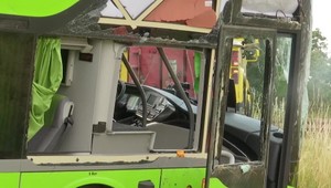 Vážna nehoda diaľkového autobusu si vyžiadala najmenej 23 zranených