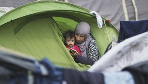 Tábor v Idomeni chcú úrady vyľudniť, migrantov chcú premiestniť