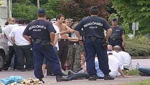 VIDEO: Maďarská polícia zadržala stovku vyčíňajúcich slovenských fanúšikov
