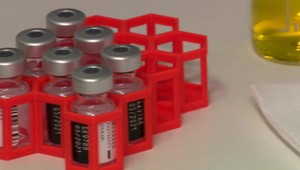 Desiatky zaočkovaných zdravotníkov sa nevedia dostať k certifikátu