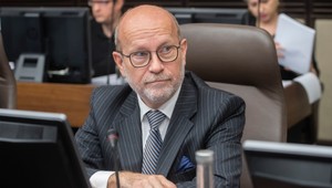 Minister Káčer: Súhlasím s Orbánom, že do futbalu politika nepatrí. Nechápem, prečo ju tam ťahá