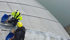 Polícia uzavrela Most SNP v Bratislave: Obávali sa pádu ľadu a cencúľov na frekventovanú cestu