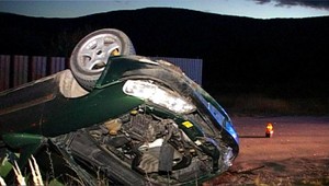 Vodič spanikáril a stočil volant, 2 ľudia skončili v nemocnici