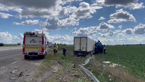 Vážna nehoda na D1: Došlo k zrážke dvoch kamiónov, jeden zišiel z cesty