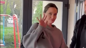 Na kávičku asi neprišla... Angelina Jolie sa objavila v kaviarni v ukrajinskom Ľvove!