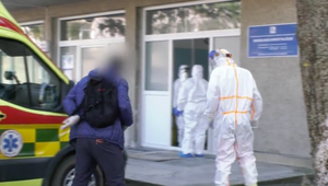 Záchranné posádky dochádzajú. Zhruba osemdesiat z nich skončilo v karanténe