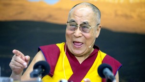 Čína obvinila dalajlámu, že znesväcuje budhizmus