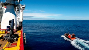 Pátranie po lietadle stagnuje, čierne skrinky mlčia