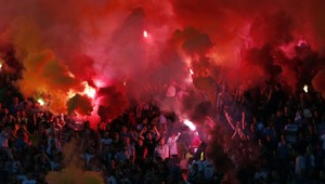 Desiatky zranených! Na krvavom belehradskom derby boli aj Slováci