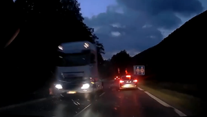 Dvaja kamionisti jazdili na ceste pod Strečnom v protismere. Odniesla si to hlava a auto mladého vodiča